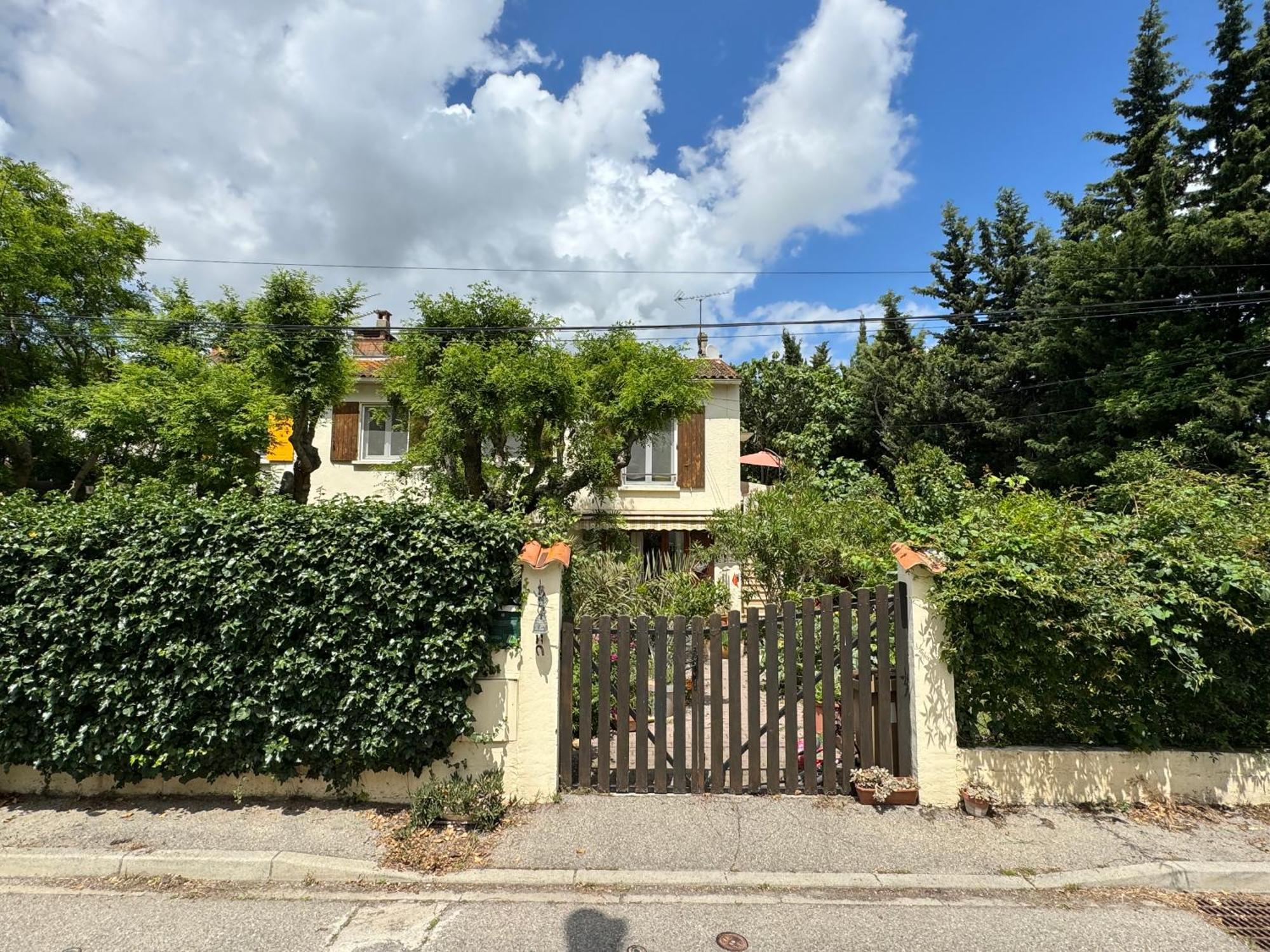 En Ville Avec Un Air De Campagne Arles Eksteriør billede